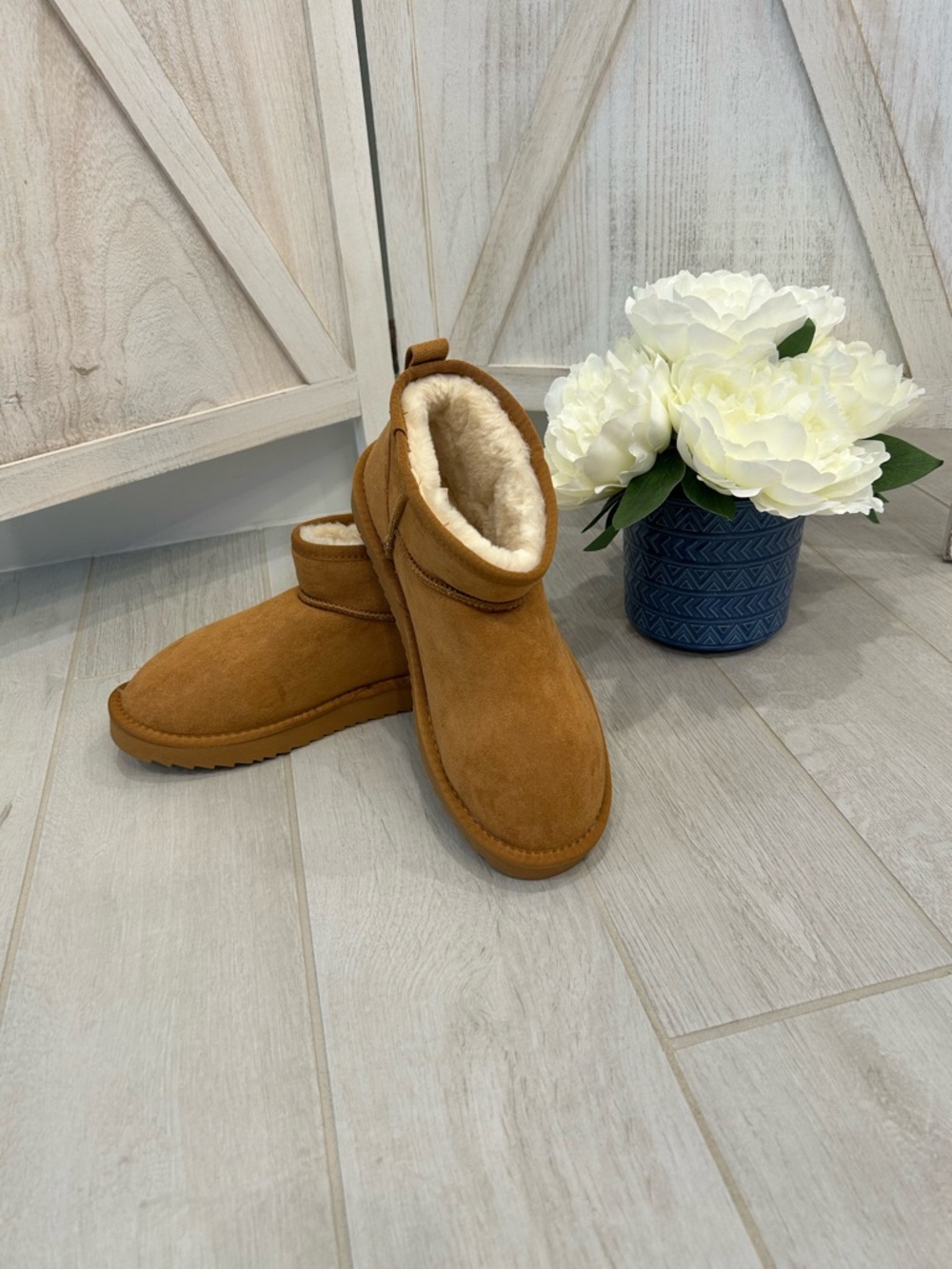 SODA Camel Boot with Cream Plush Lining